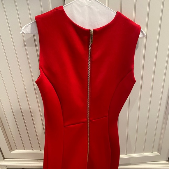 Gorgeous, flattering Calvin Klein size 2 dress - Picture 2 of 6